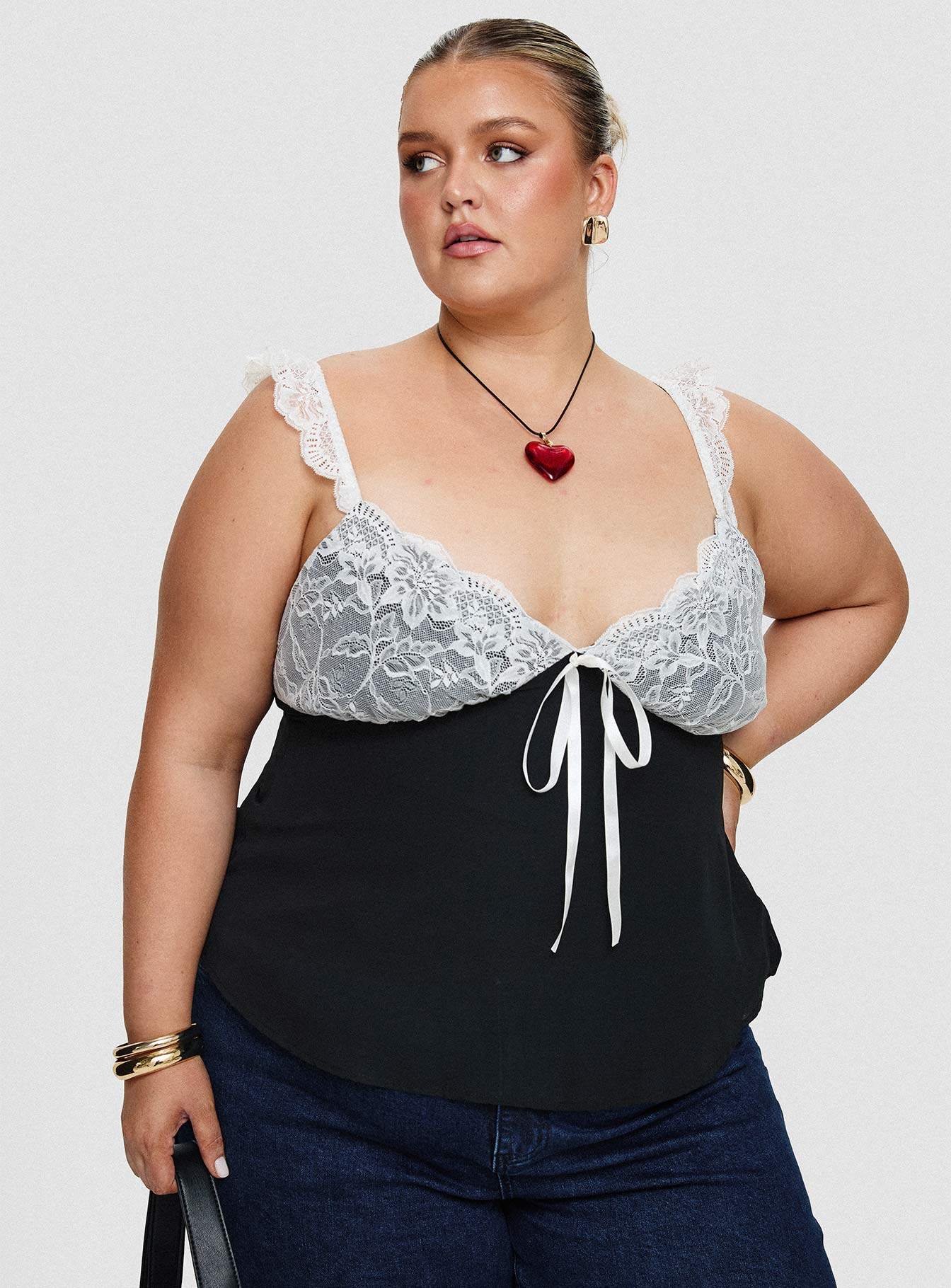 Delvonte Top Black Curve