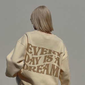 Everyday Dreaming Sweatshirt Beige
