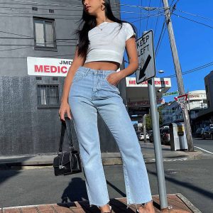 Angela Cropped Jeans Light Wash Denim