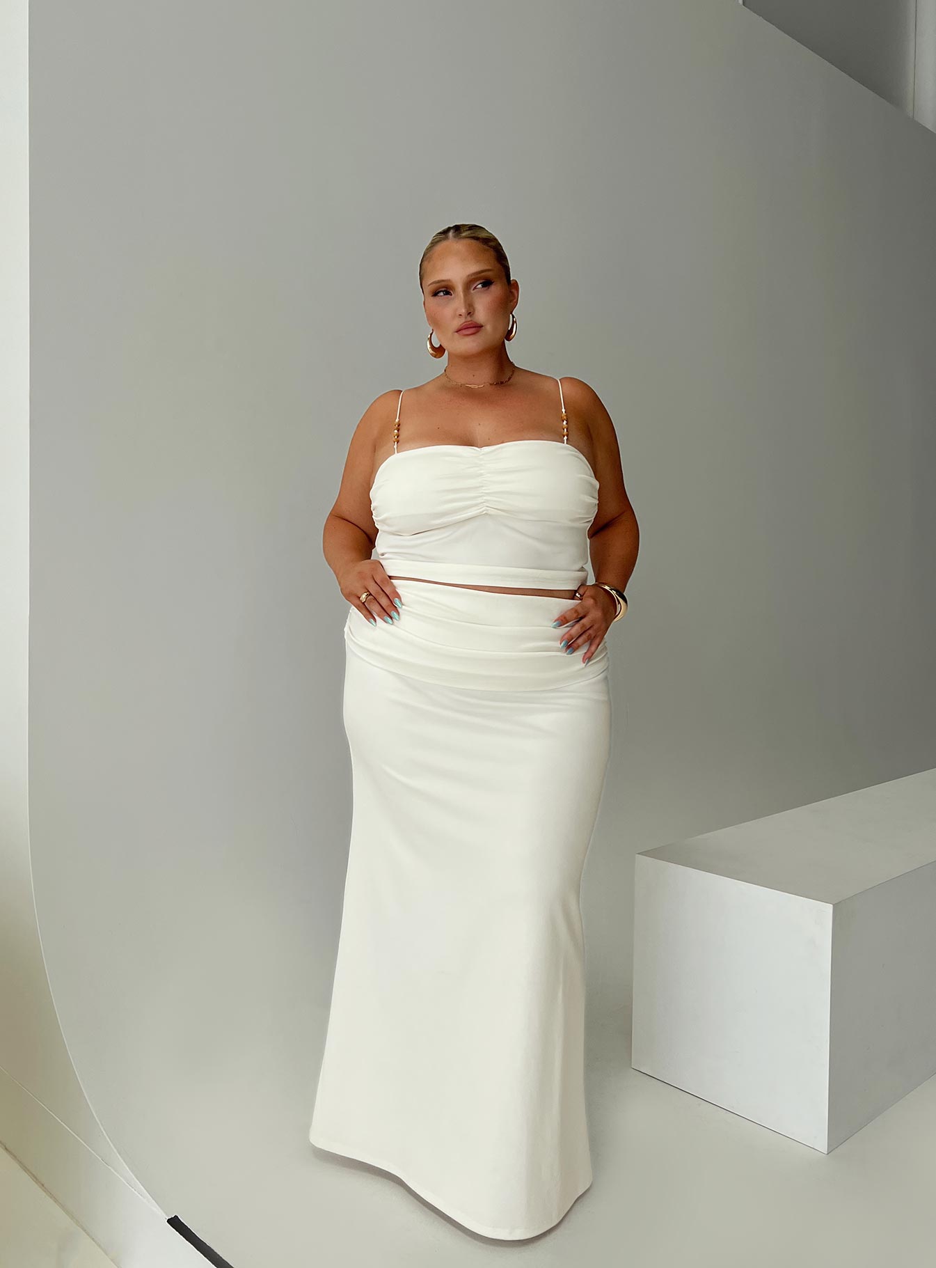 Make Believe Set Cream Curve