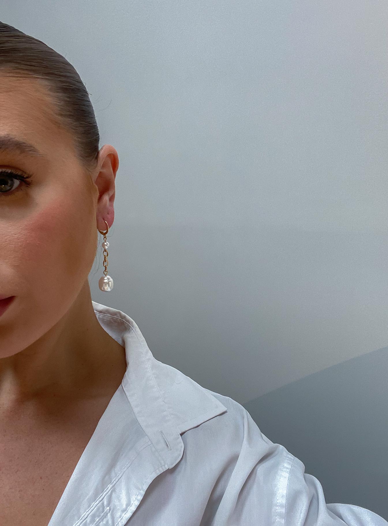 Lutana Pearl Earrings Gold / White - Image 2