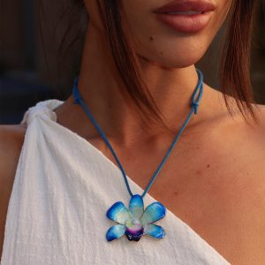 Wildrose Flower Pendant Necklace Blue