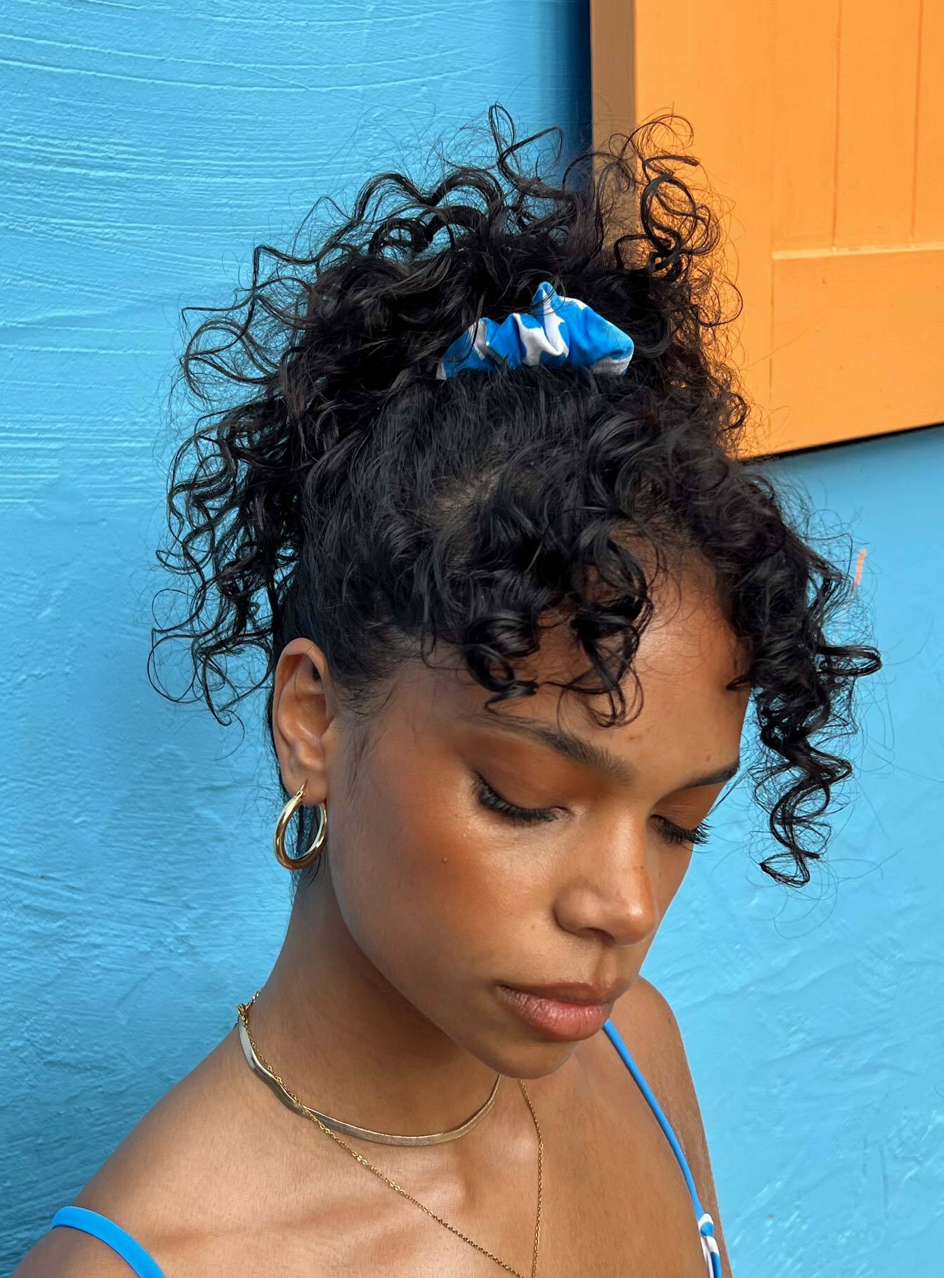Janey Scrunchie Blue / White