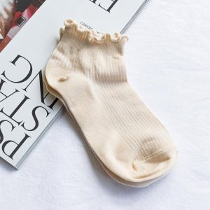 Ribbed Ruffle Socks Cream