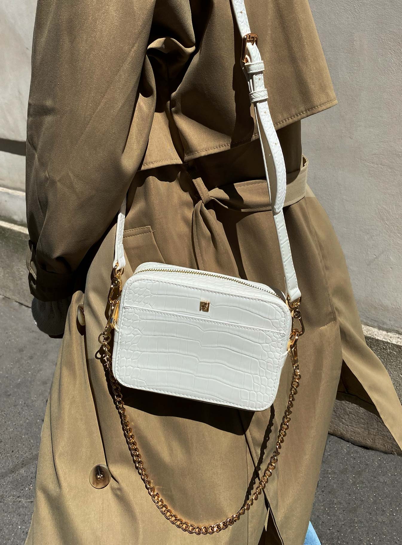 Olwin Crossbody Bag White - Image 6