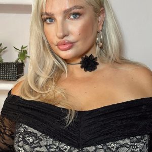 Pretty In Pink Rose Necklace Black