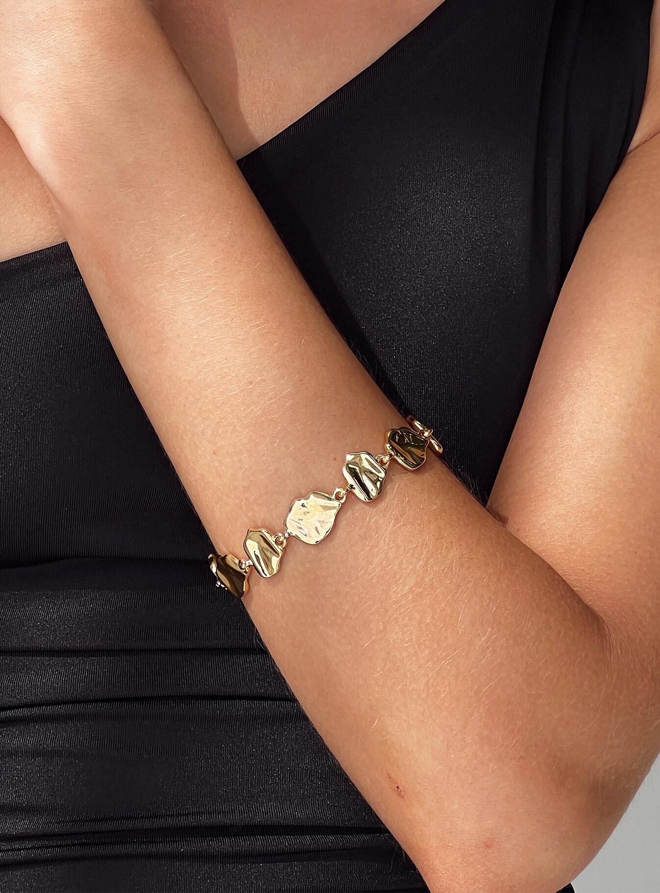 Stop & Stare Bracelet Gold