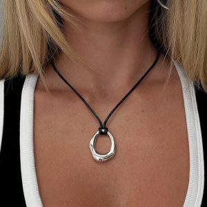 Star Quality Pendant Necklace Black / Silver