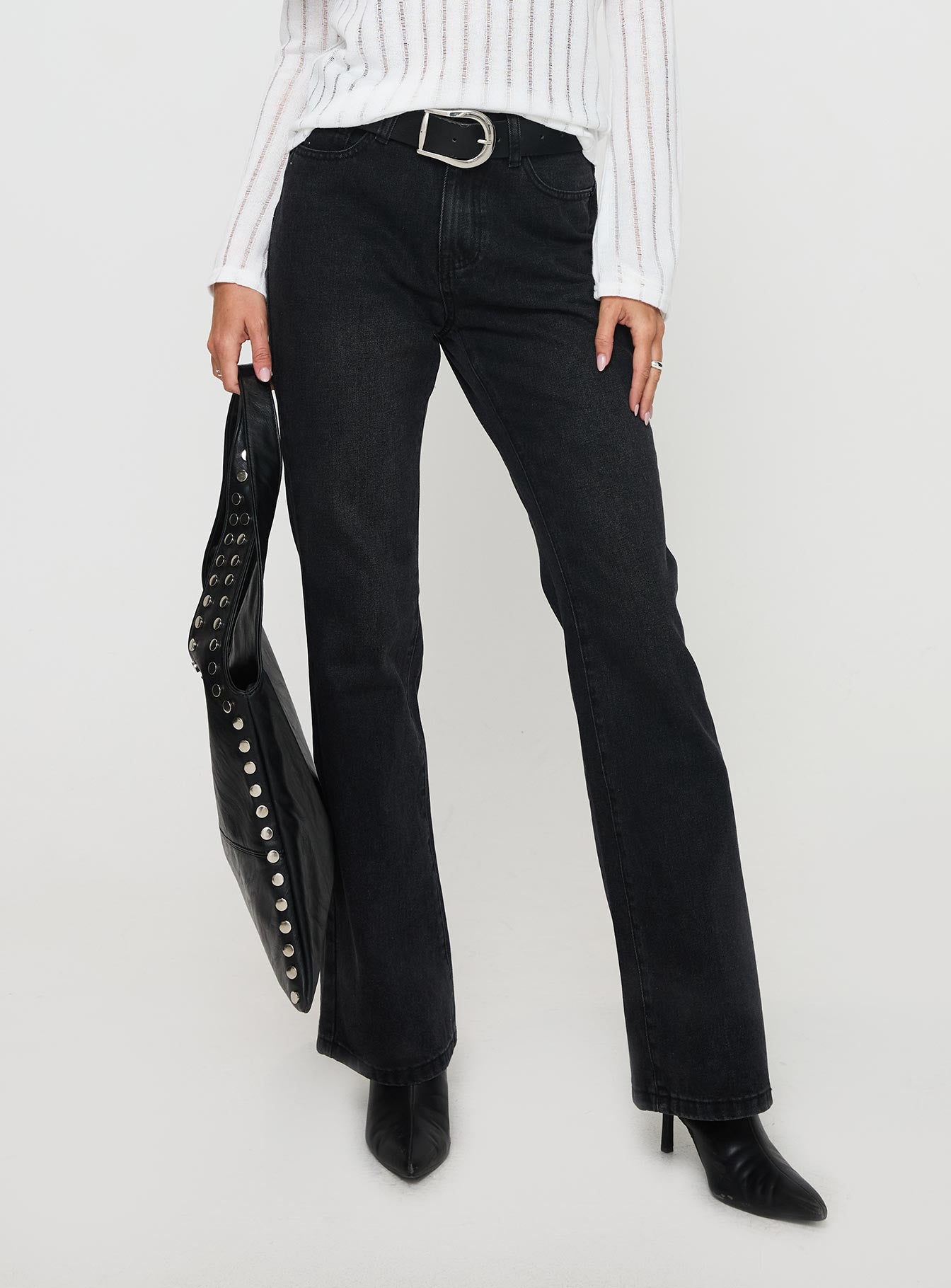 Kemsley Mid Rise Bootleg Jeans Washed Black - Image 2