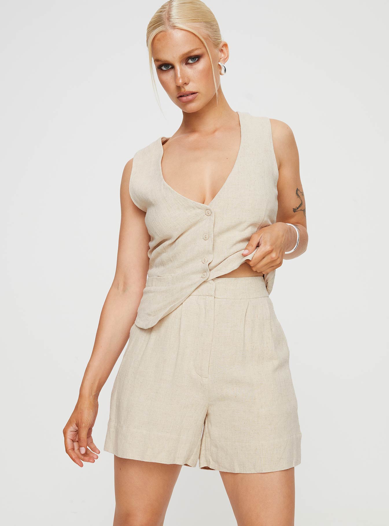 Bellair Linen Blend Shorts Beige - Image 5