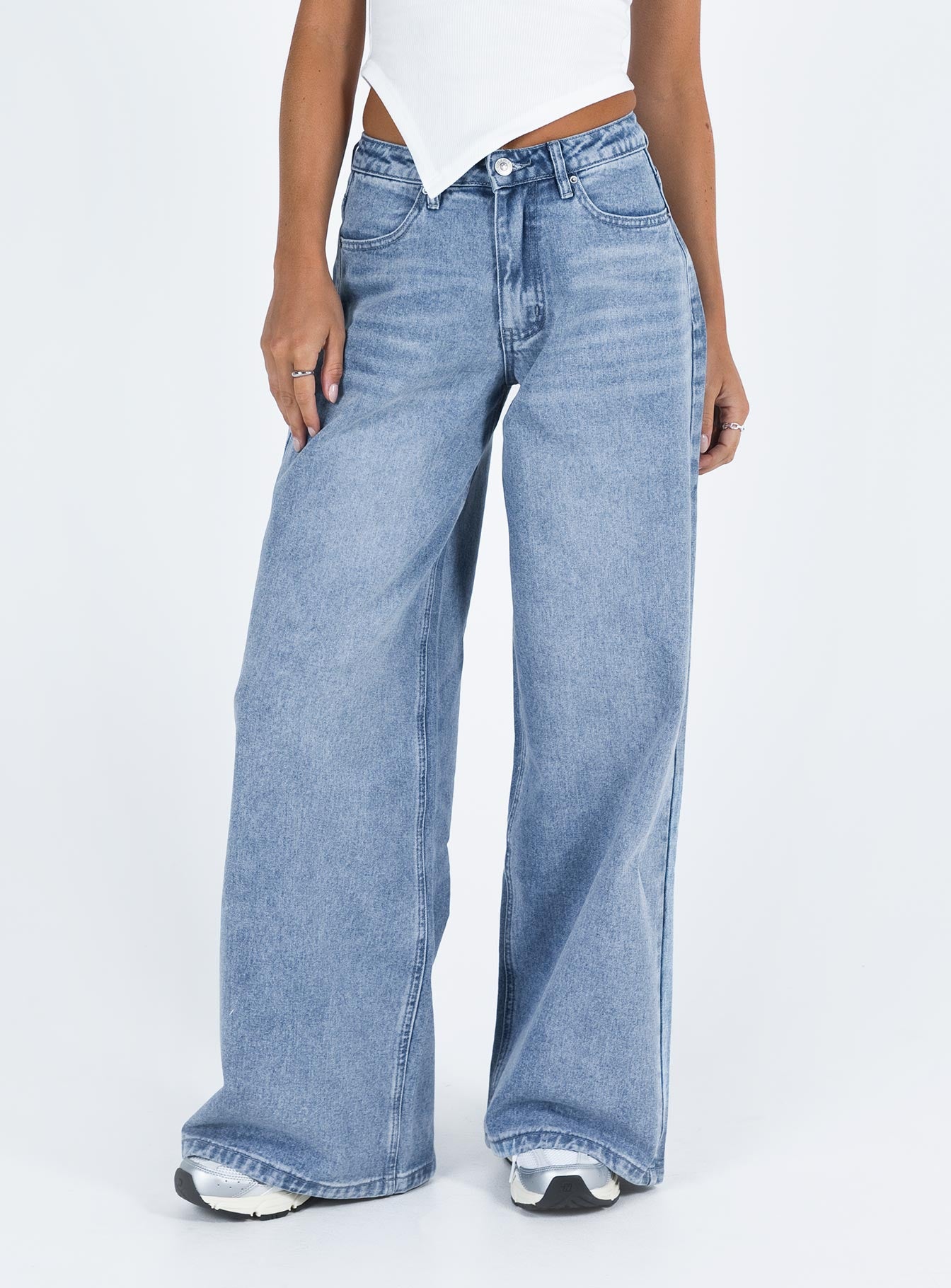 Naylor Mid Rise Wide Leg Jeans Light Blue Wash - Image 4