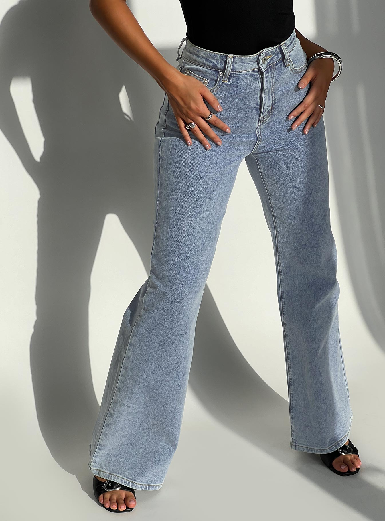 Thearlie High Rise Flared Jeans Light Wash - Image 10