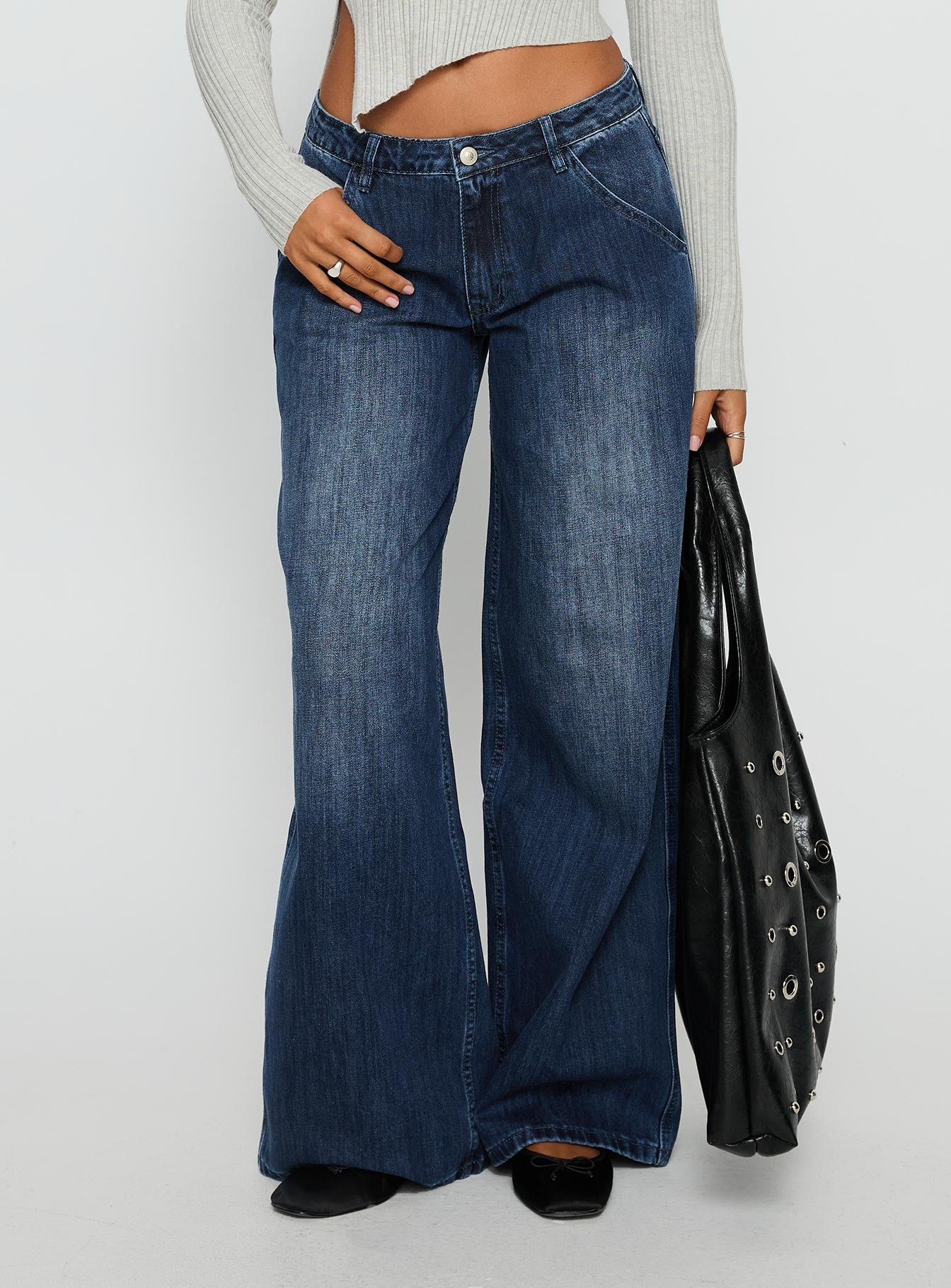 Downtowner Low Rise Cargo Jeans Mid Blue Wash - Image 2
