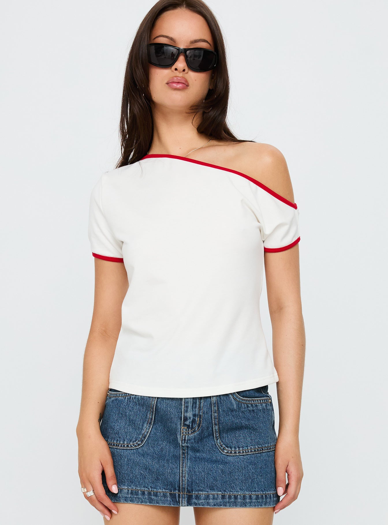 Kelsa Off Shoulder Contrast Trim Top White / Red - Image 2