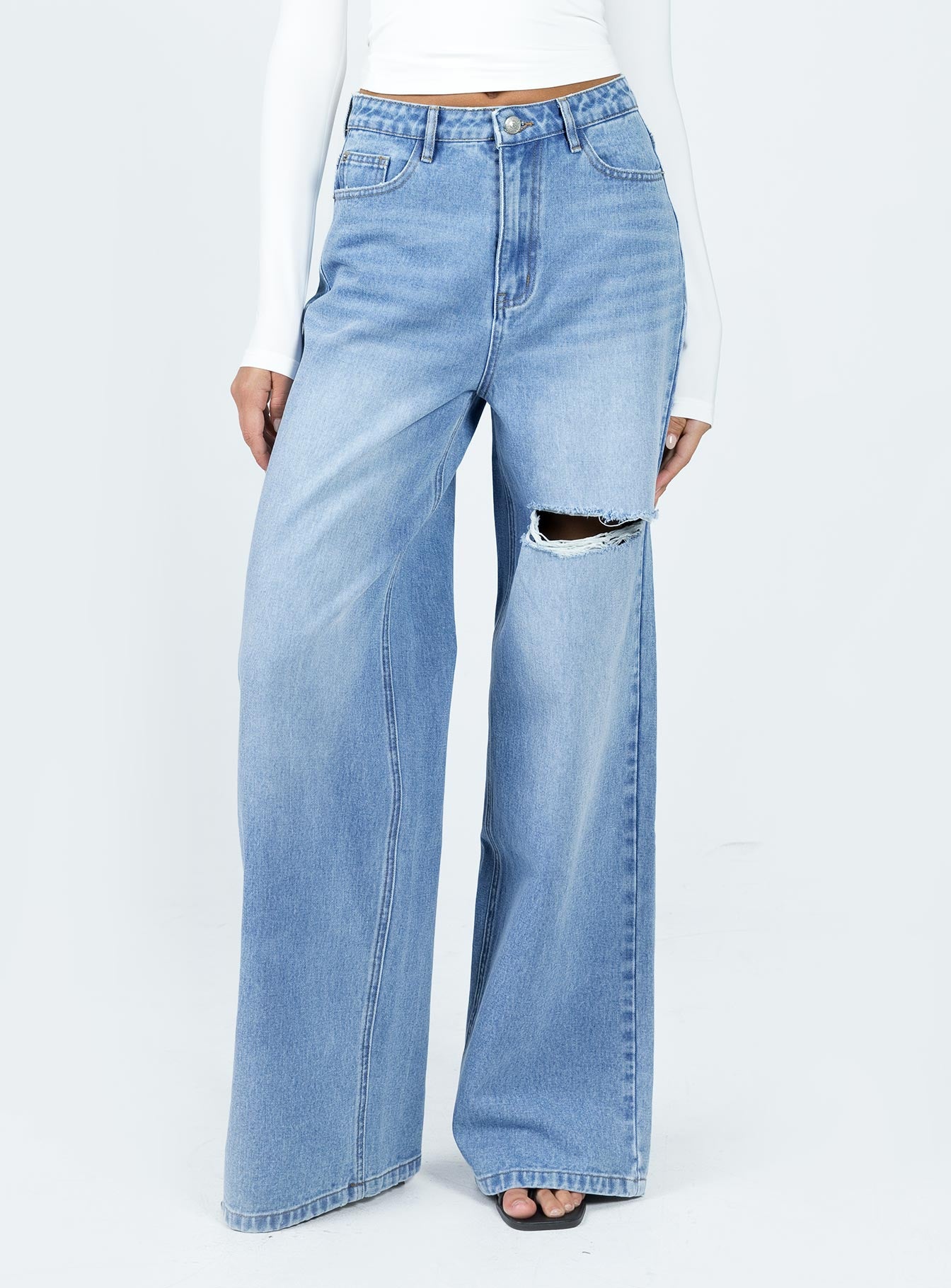 Beale Wide Leg Jeans Mid Wash Denim - Image 2