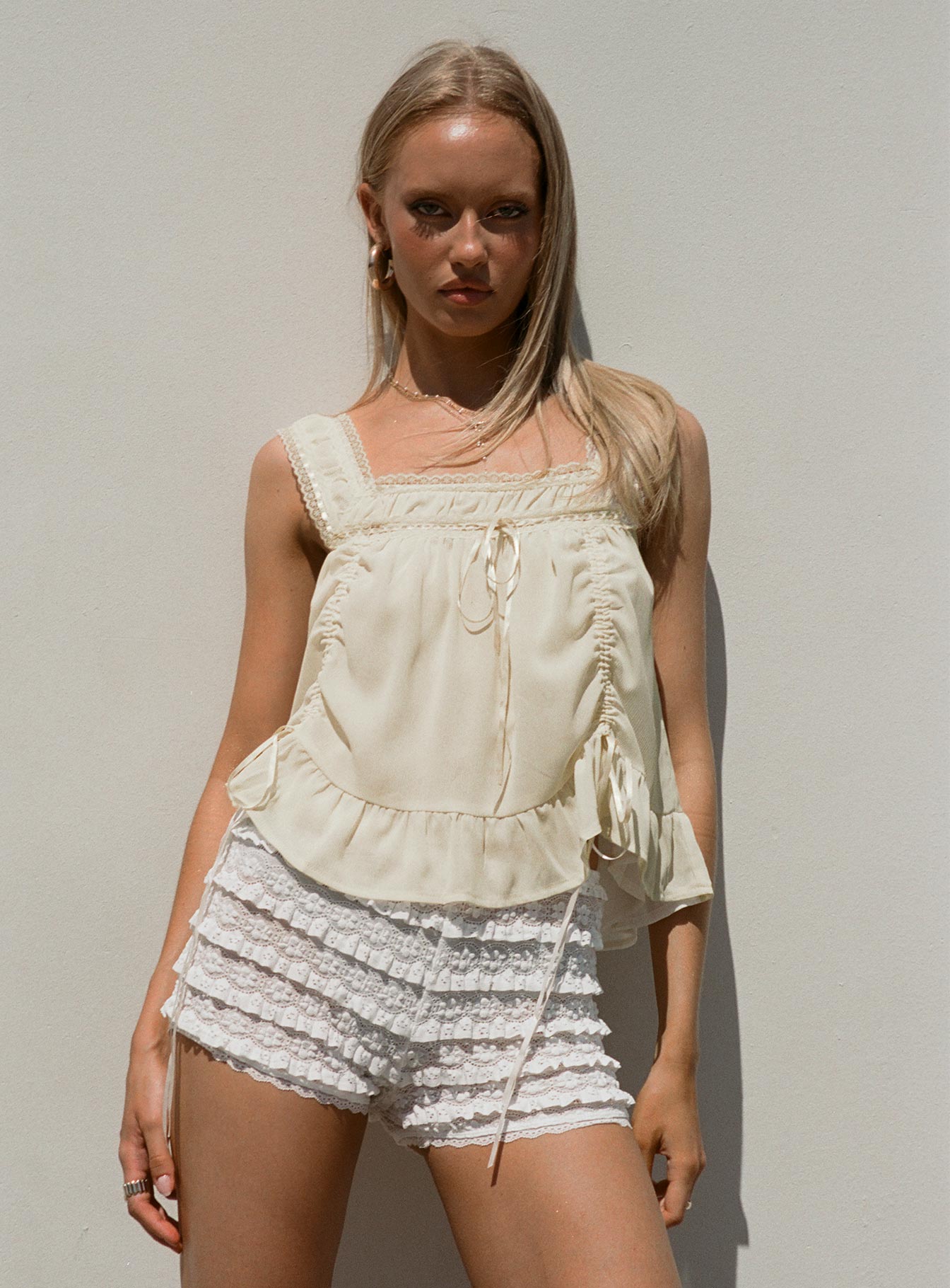 Angelis Lace Shorts White - Image 10