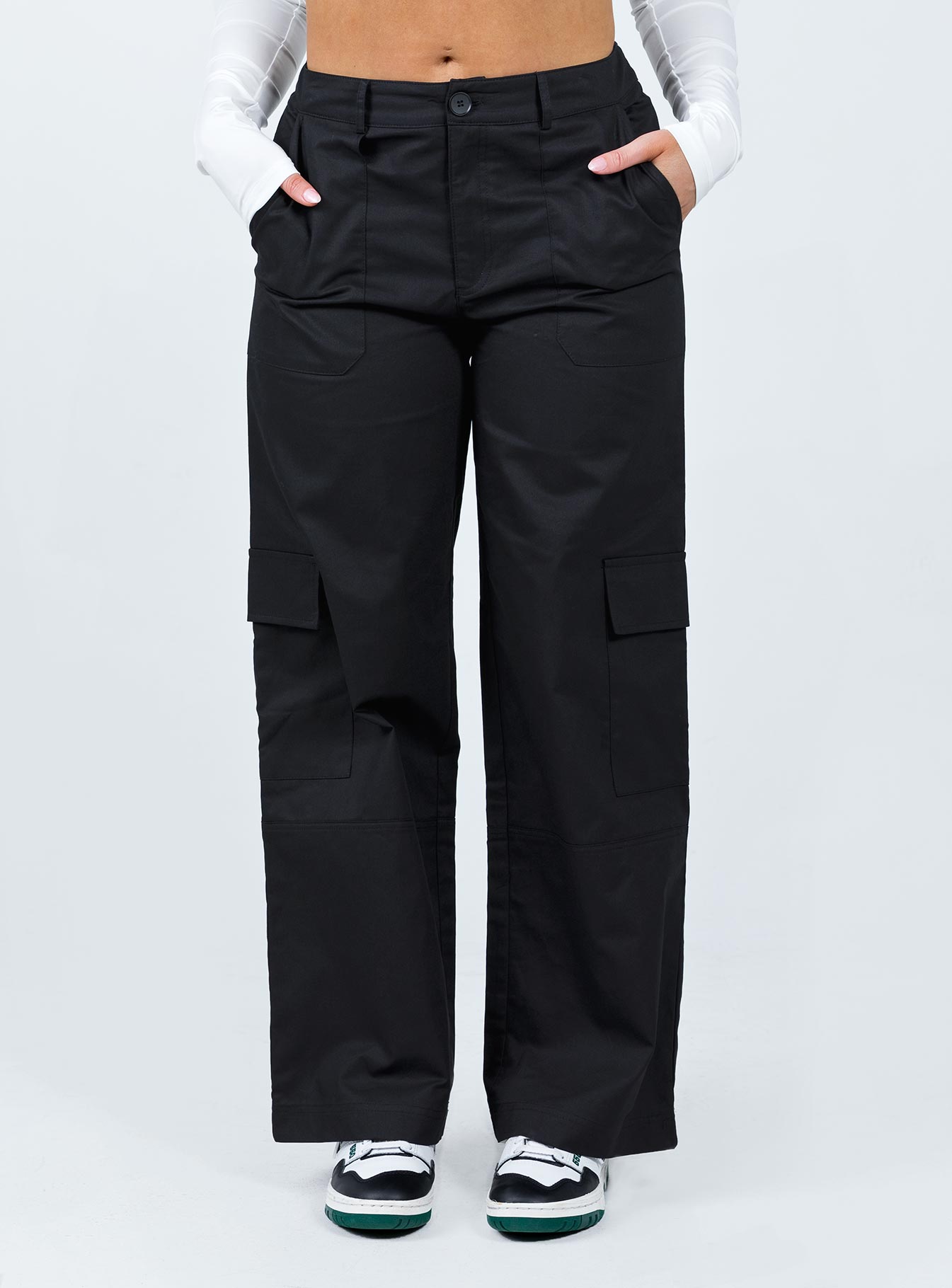Luna Mid Rise Cargo Pants Black - Image 2
