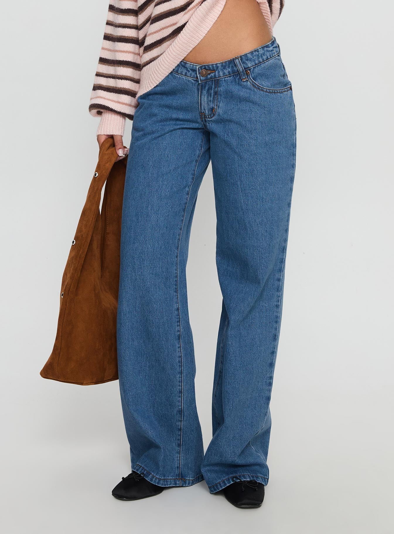 Highlands Low Rise Wide Leg Jeans Mid Blue Wash - Image 2