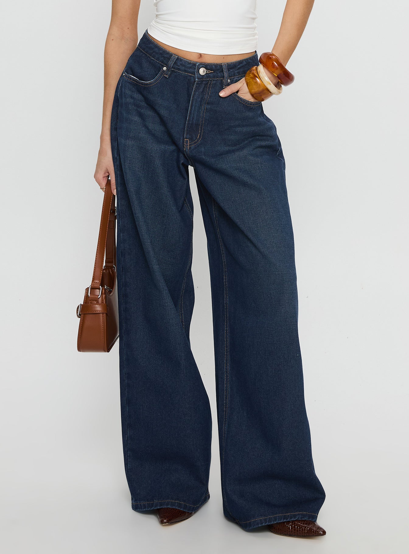 Naylor Mid Rise Wide Leg Jeans Mid Blue Denim - Image 2