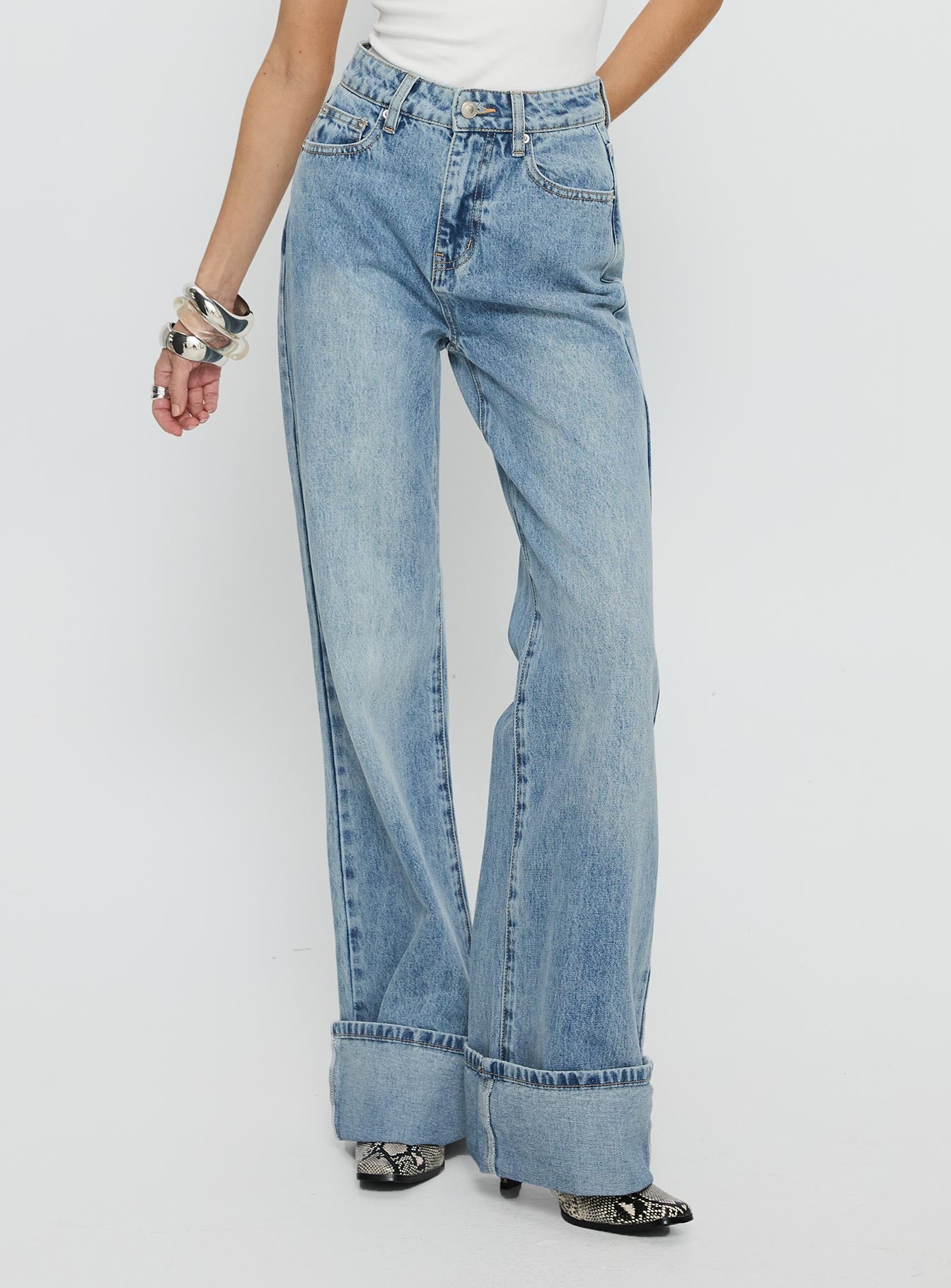 Florida Keys Mid Rise Straight Leg Cuffed Jeans Light Blue Wash - Image 2