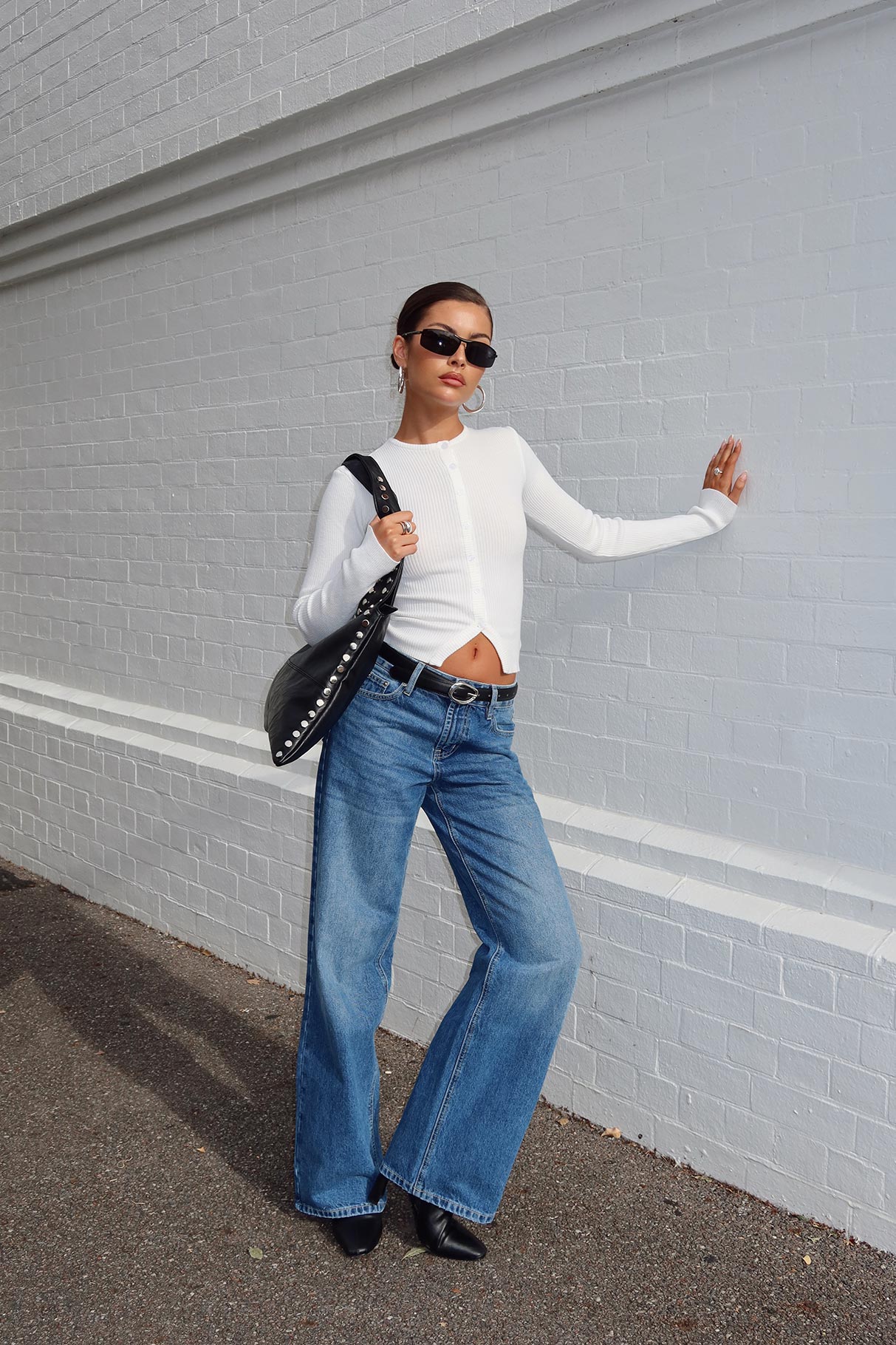 Serenitia Mid Rise Relaxed Jeans Mid Blue Wash Petite - Image 9