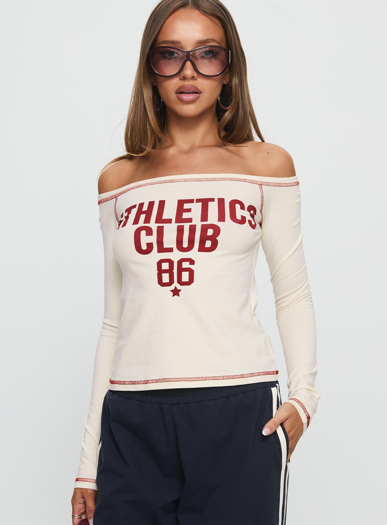 Athletics Club Long Sleeve Graphic Top Cream / Red - Image 2