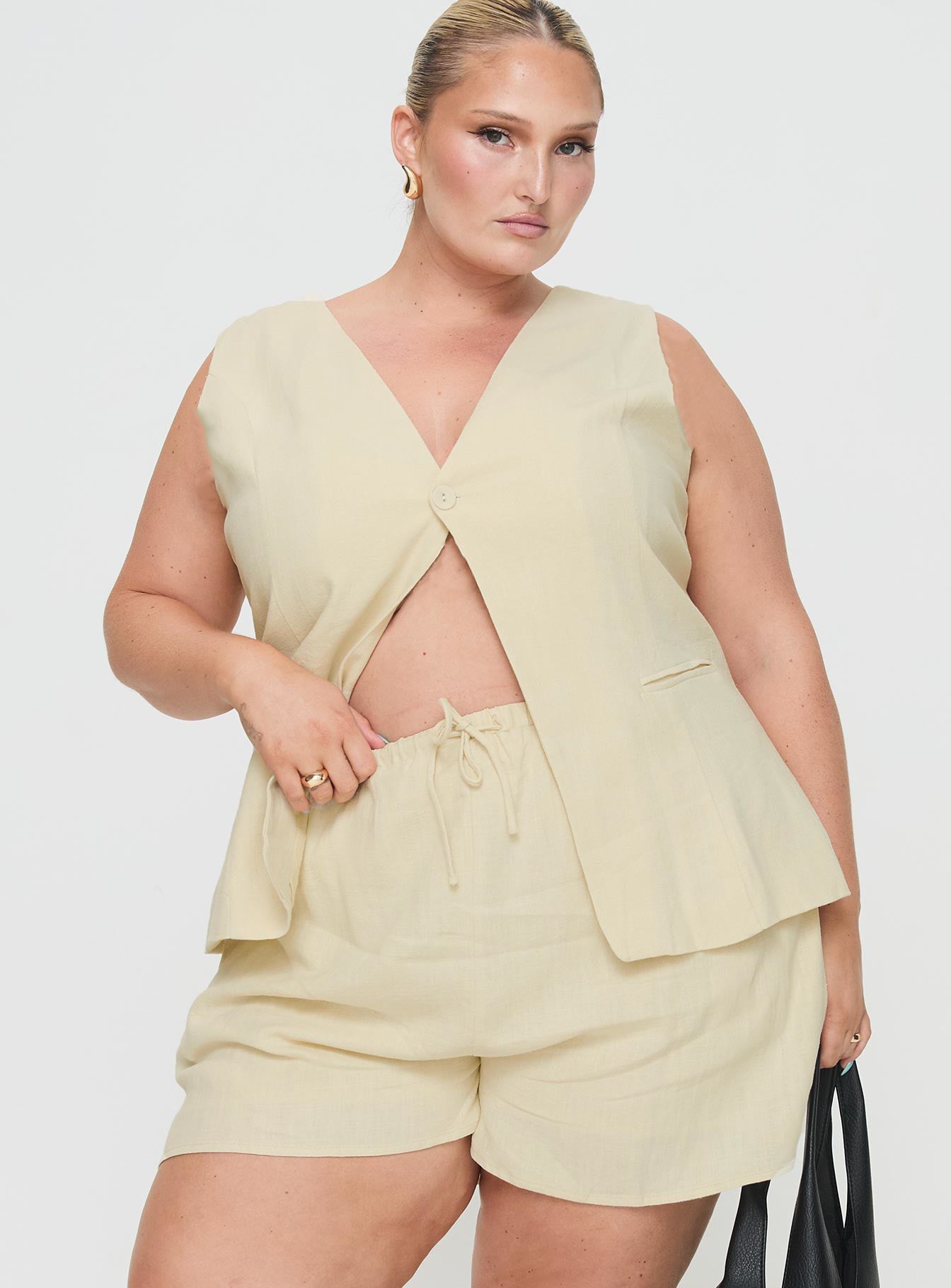 This Summer Linen Blend Shorts Sand Curve - Image 2