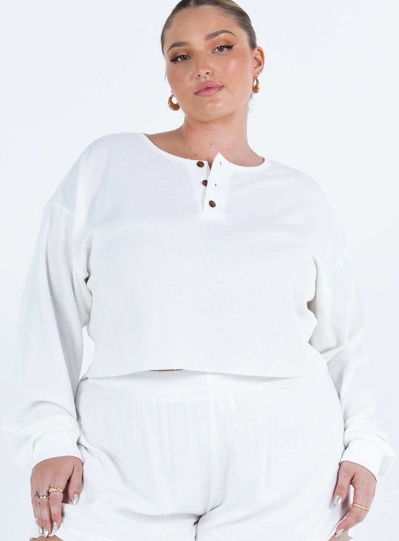 Mia Cropped Henley White Curve - Image 2