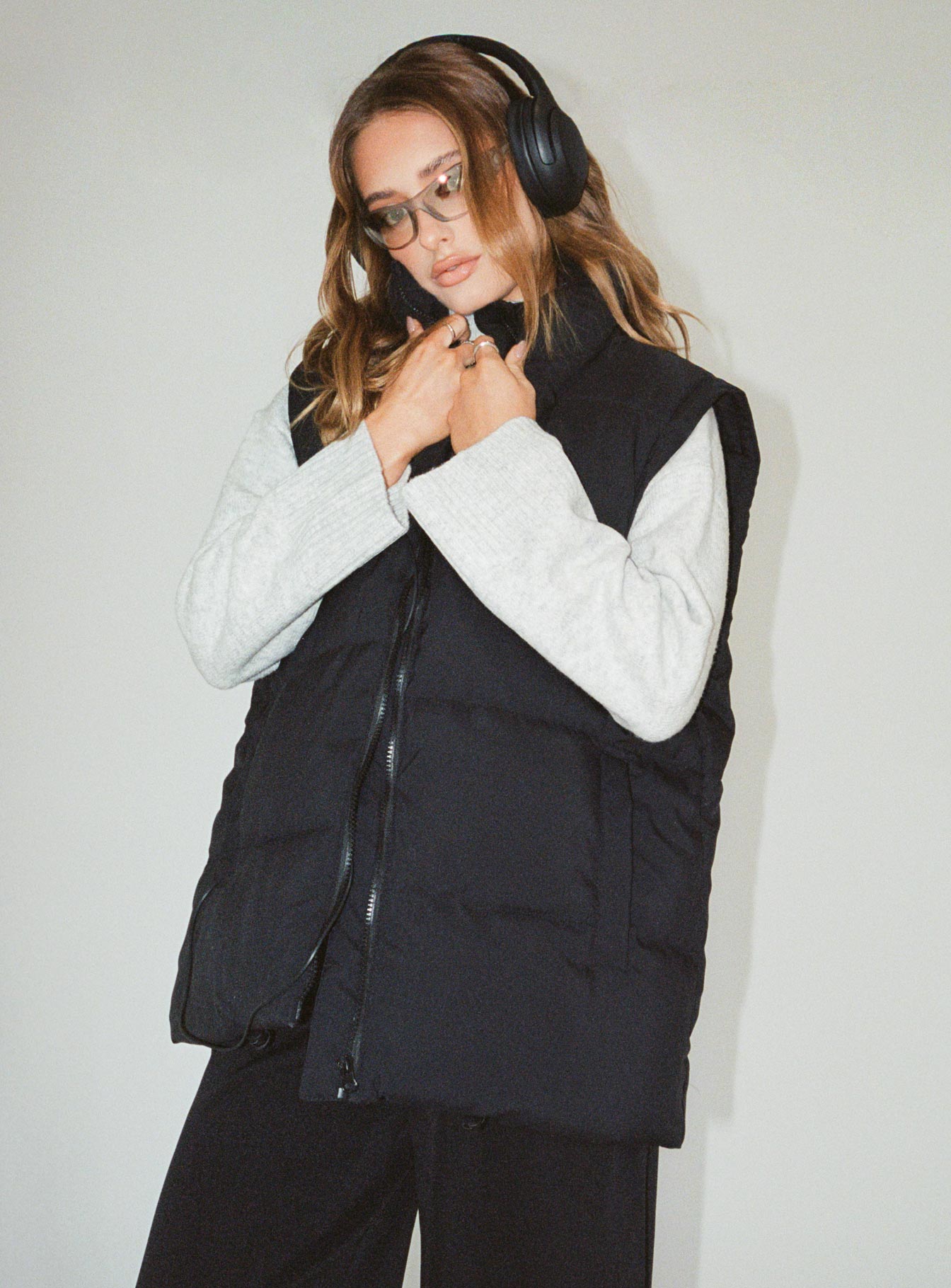 Edison Puffer Vest Black - Image 5