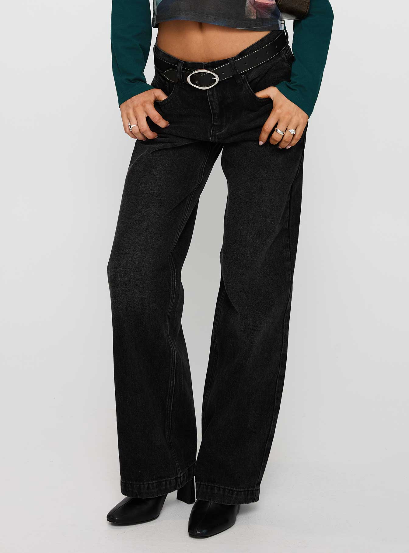 Anelli Low Rise Straight Leg Jeans Washed Black - Image 2
