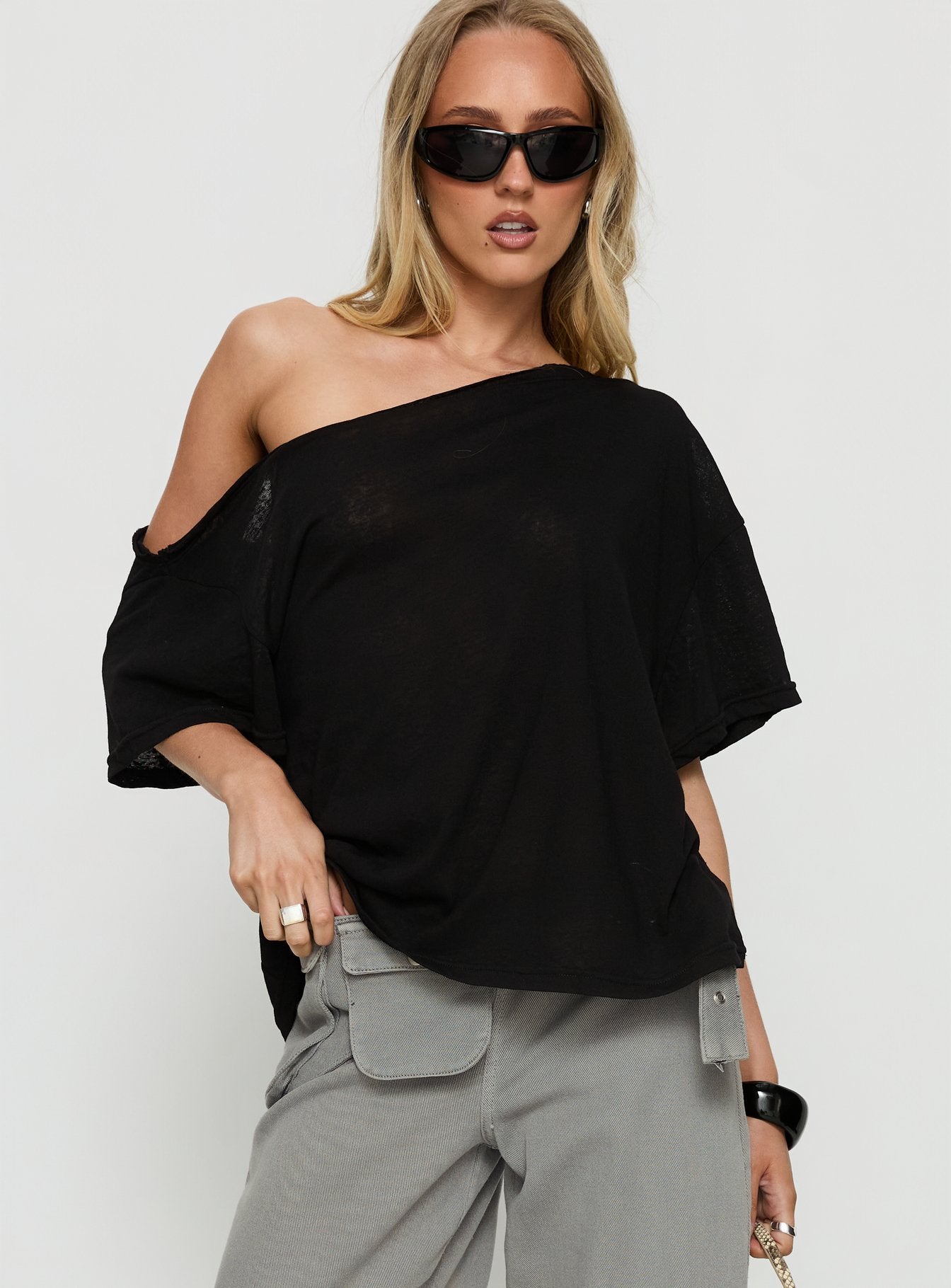 Winny Off Shoulder Tee Black - Image 2