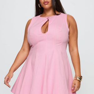 Precedence Keyhole Mini Dress Pink Curve