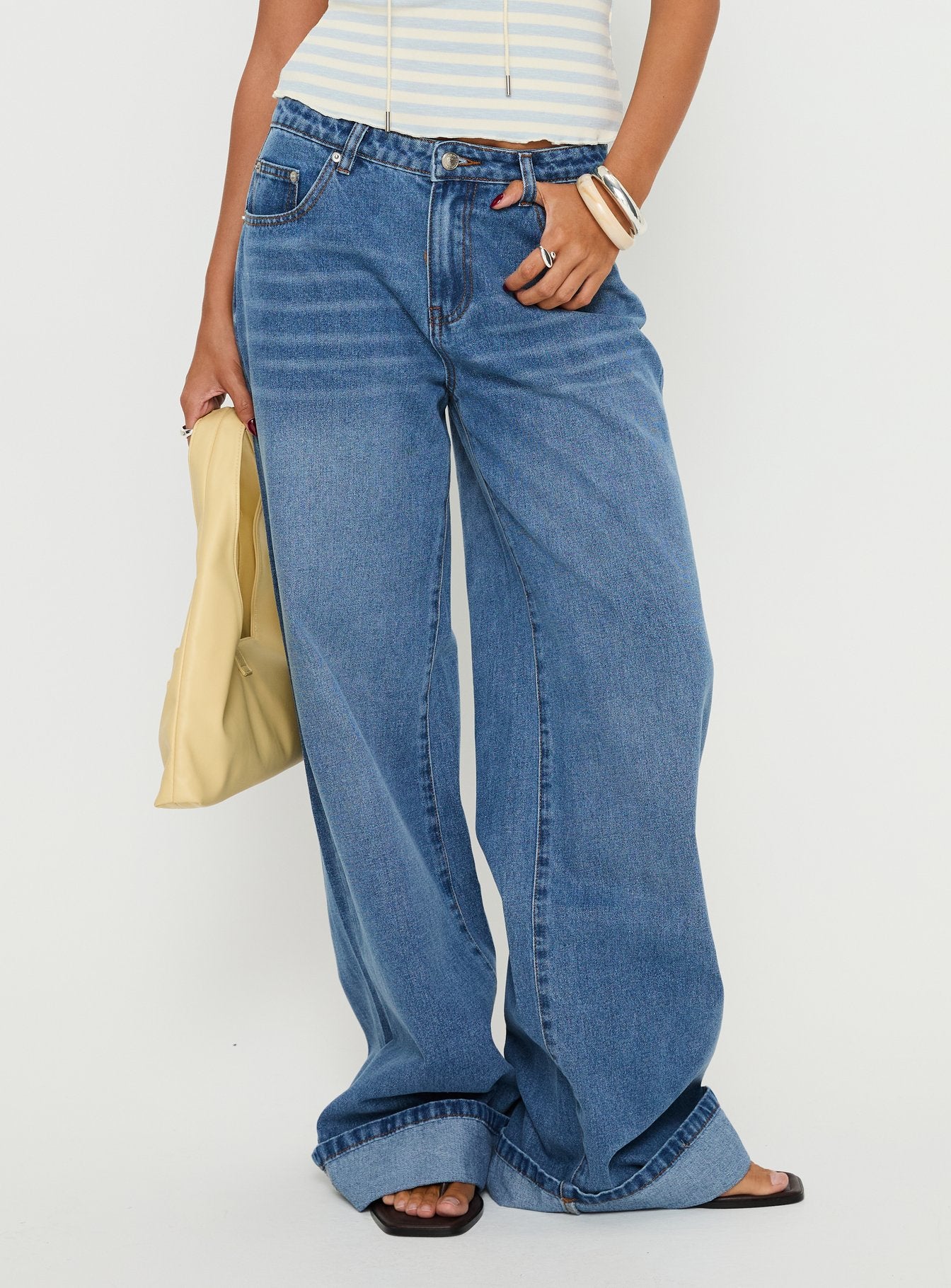 Jacobie Mid Rise Wide Leg Jeans Mid Blue Wash - Image 2