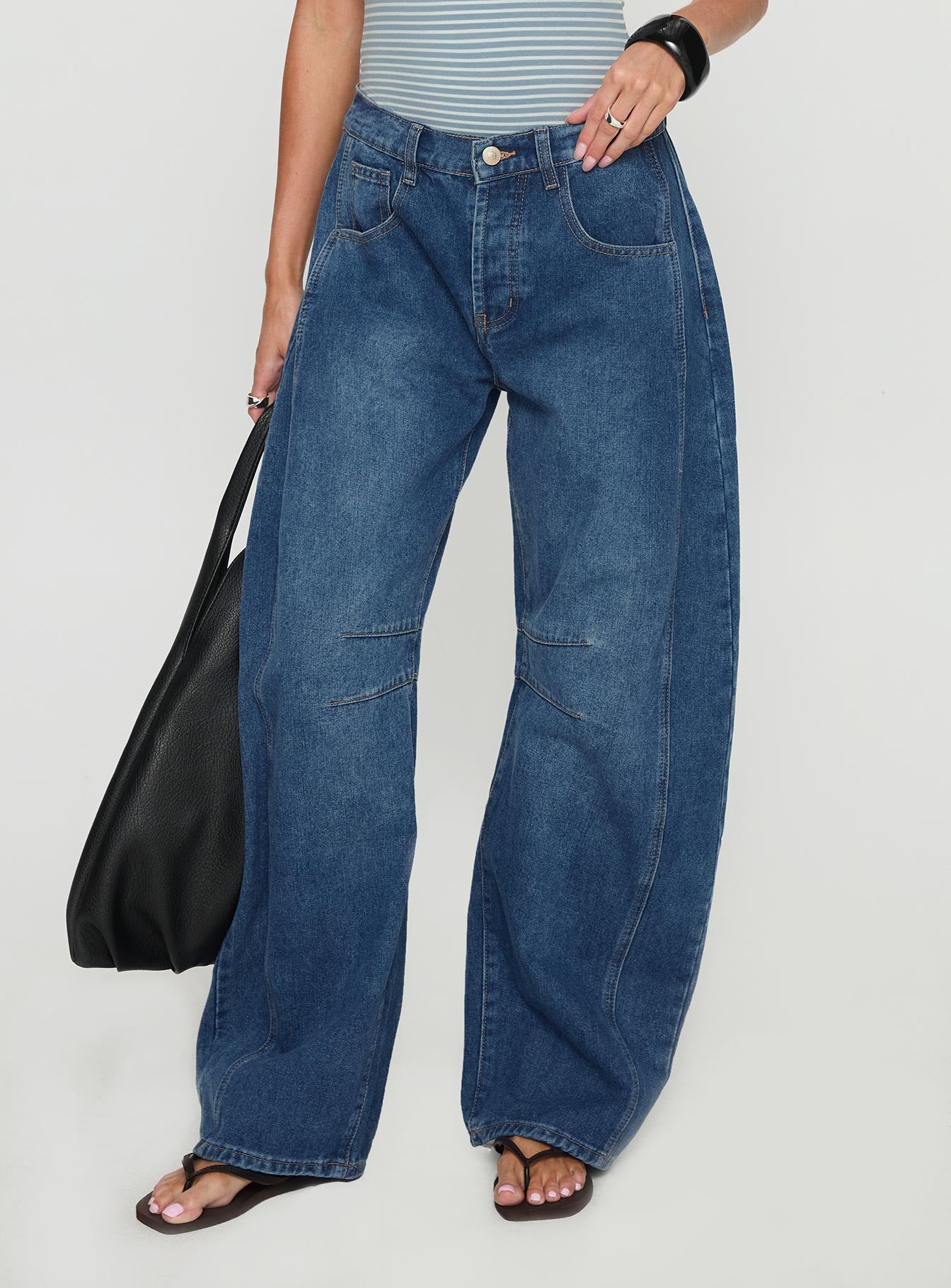 Normana Mid Rise Cropped Barrel Jeans Mid Blue Wash - Image 2