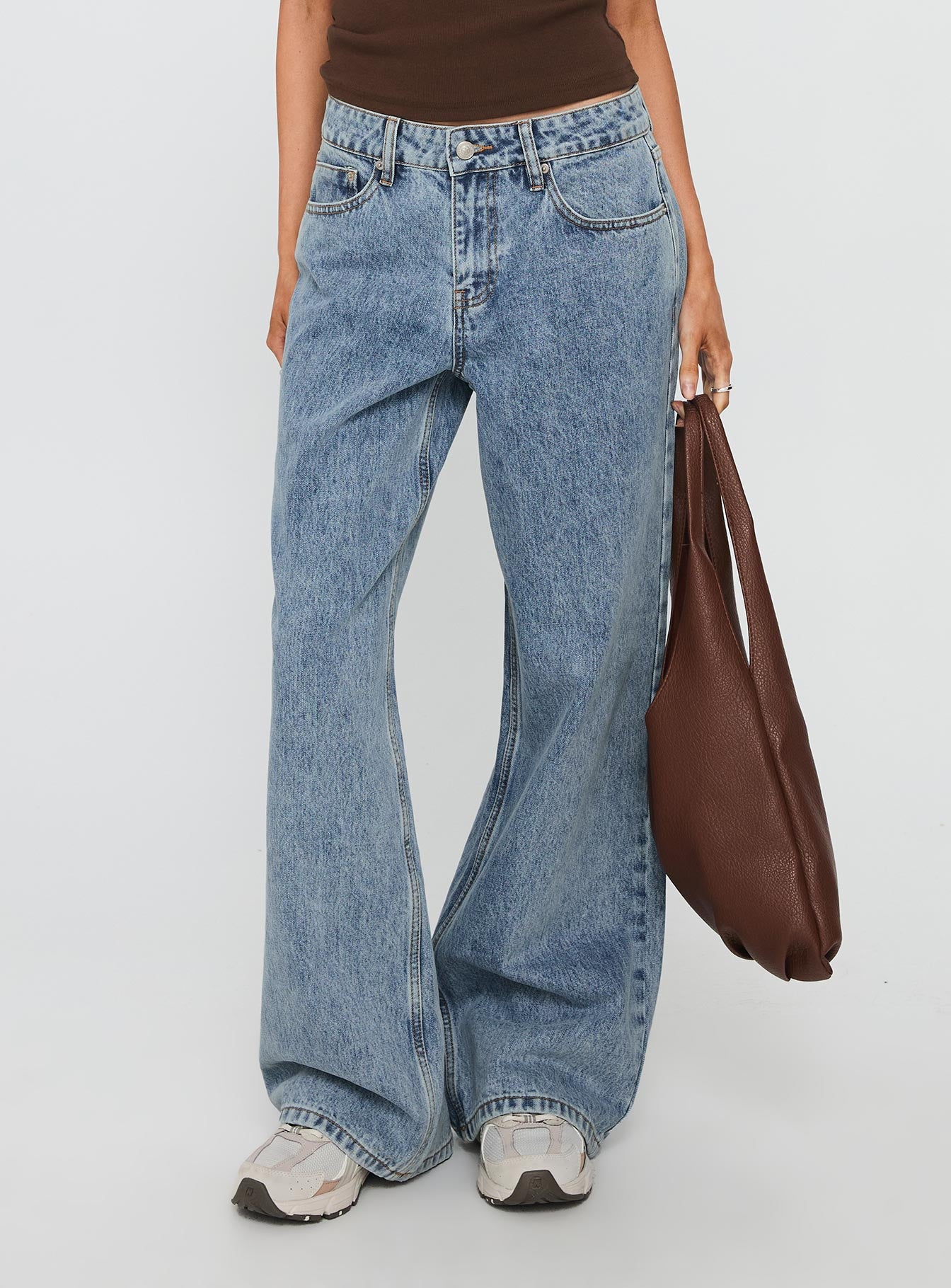Shima Low Rise Straight Leg Jeans Light Wash - Image 2