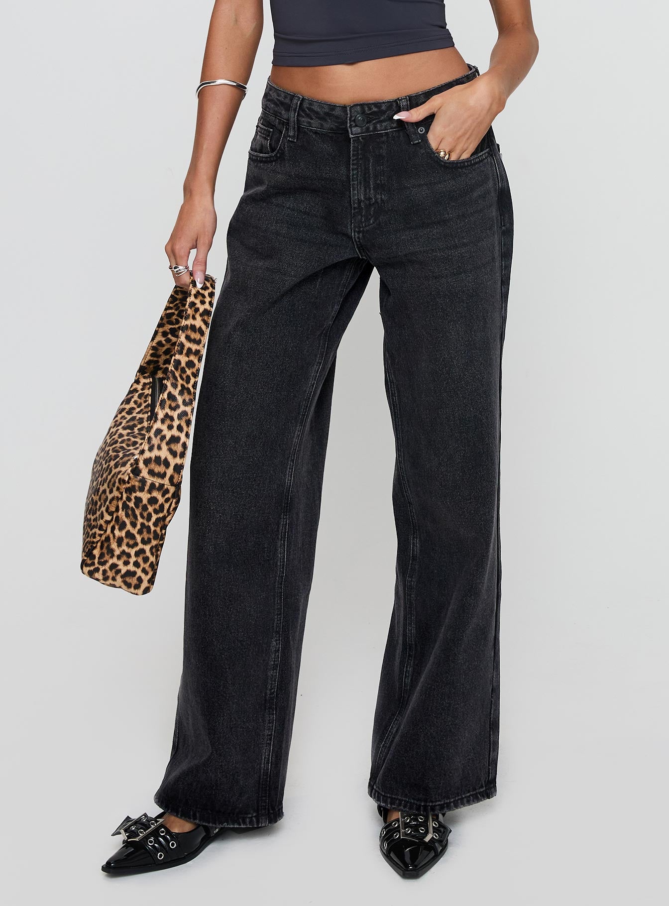 Serenitia Mid Rise Relaxed Jeans Washed Black - Image 2