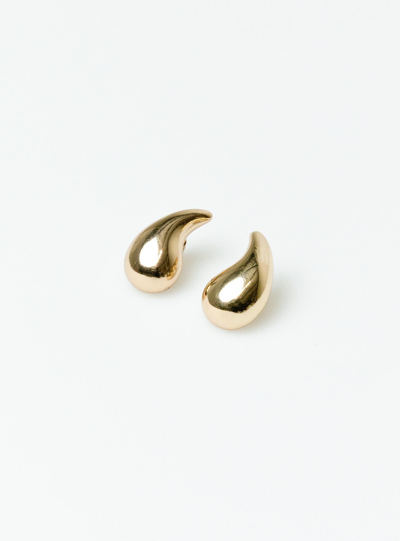 Lynda Earrings Gold - Image 2