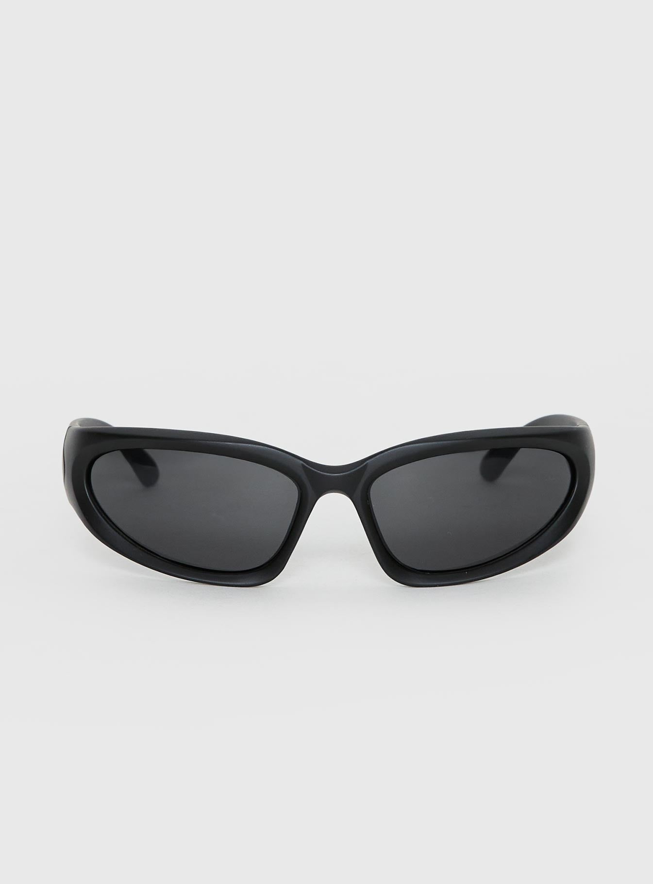Huxlee Curved Sunglasses Black - Image 2