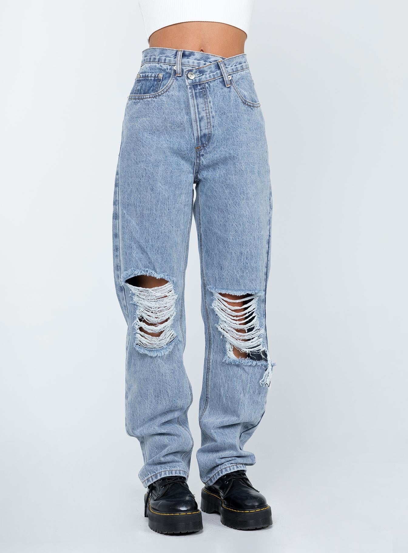 Holly Asymmetric Ripped Leg Jeans Light Wash Denim - Image 4