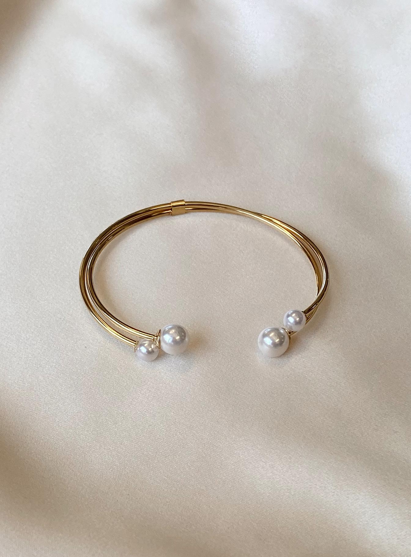 Calloway Pearl Cuff Gold - Image 2