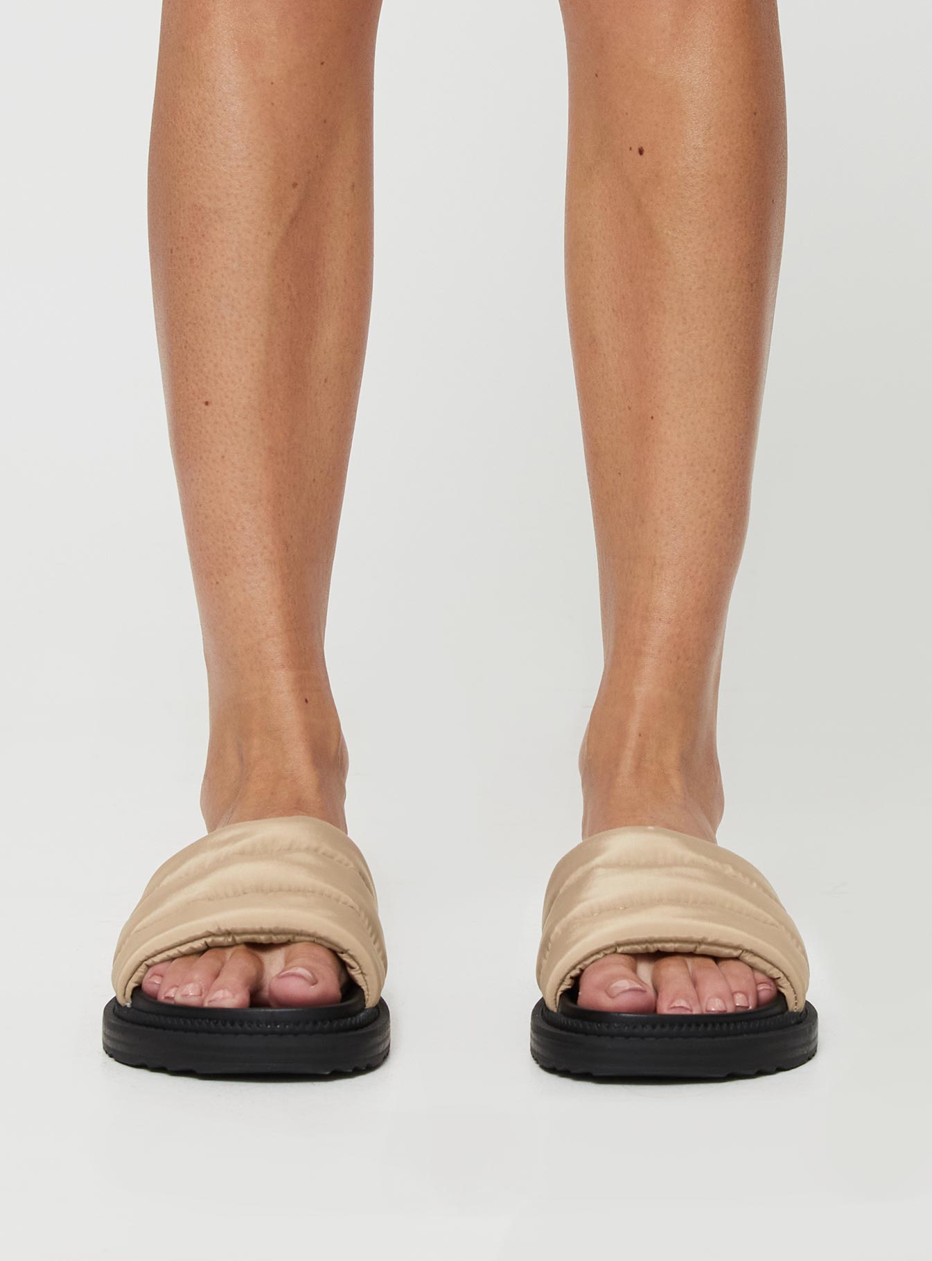 Levin Flats Beige / Black - Image 2