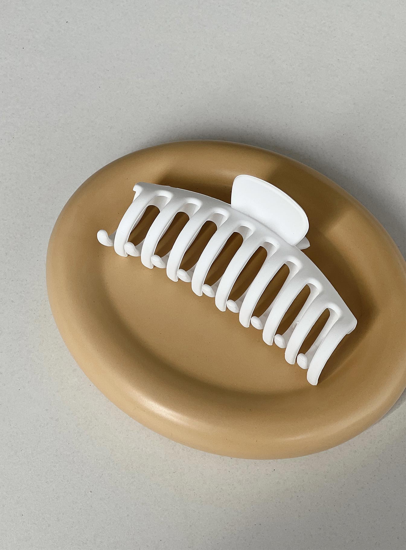 Watch Me Hair Clip White - Image 2