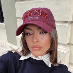 Normal Girl Hat Washed Red