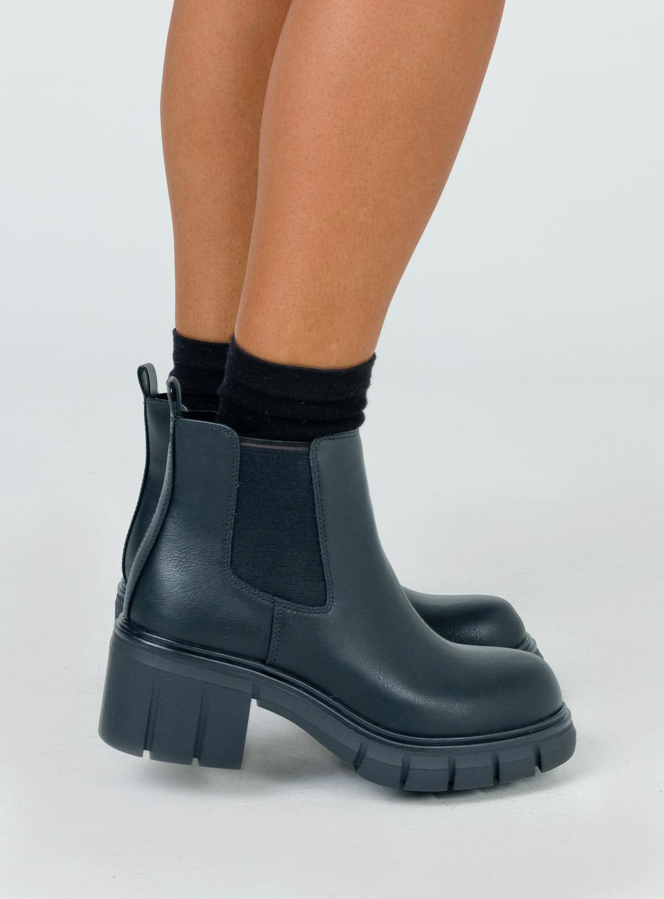 Damage Boots Black - Image 3