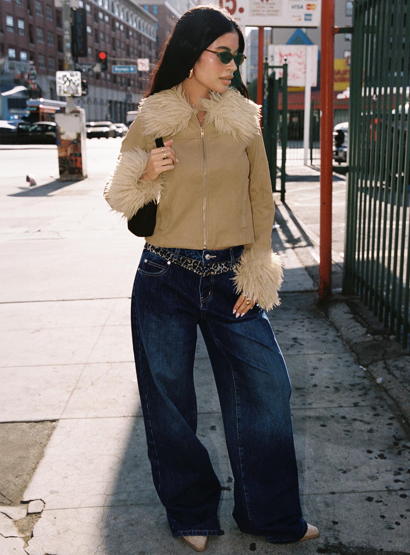 Savenna Mid Rise Wide Leg Jeans Dark Wash / Leopard - Image 2