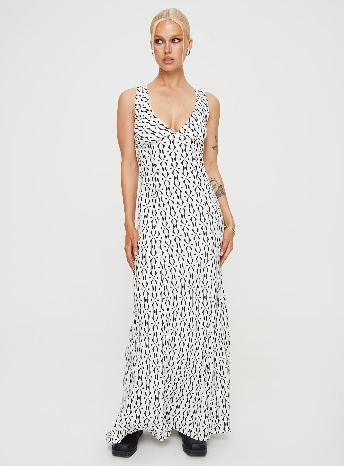 Verde Linen Blend Maxi Dress Black / White - Image 6