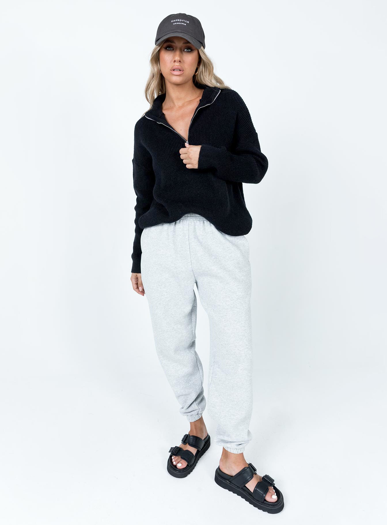 Bessy Sweater Black - Image 2