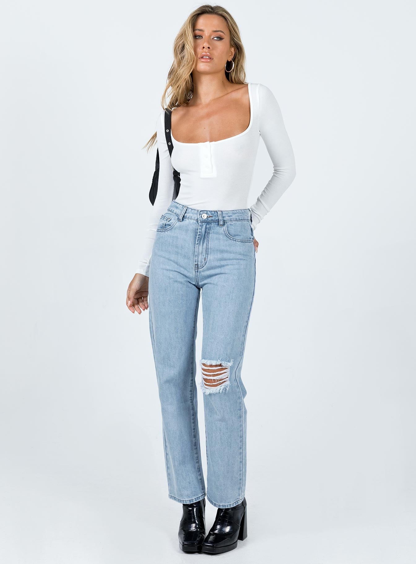 Delmore Straight Leg Jeans Mid Wash Denim - Image 2