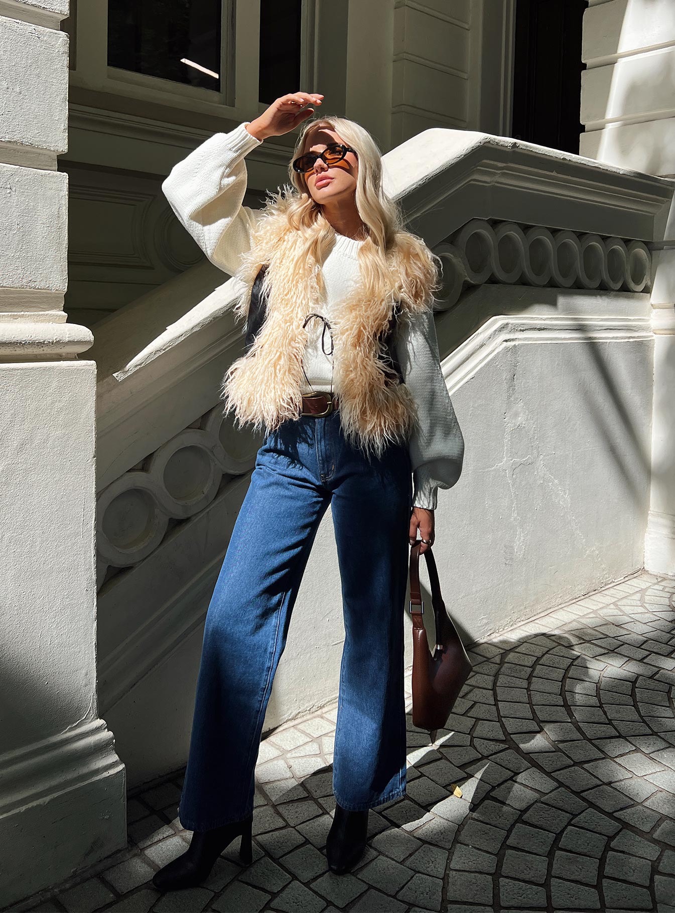 Out & About Shearling Vest Cream / Black - Image 2