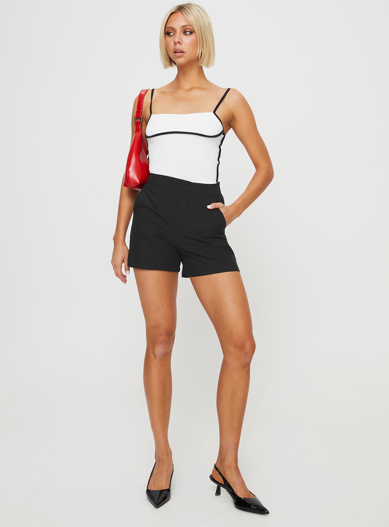 Sazan Shorts Black - Image 4